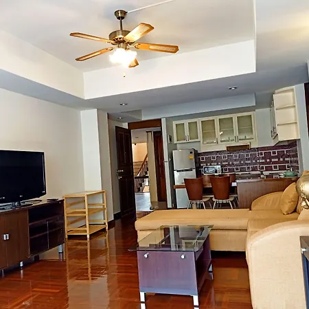 Le Vanvarothai Saladaeng Residence