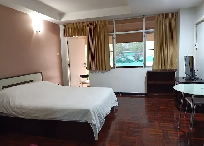 Le Vanvarothai Saladaeng Hotel