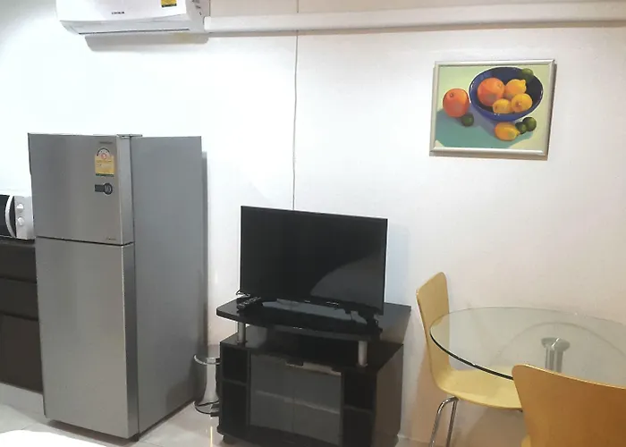 Le Vanvarothai Saladaeng