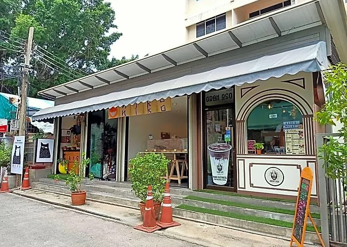 Le Vanvarothai Saladaeng Hotel